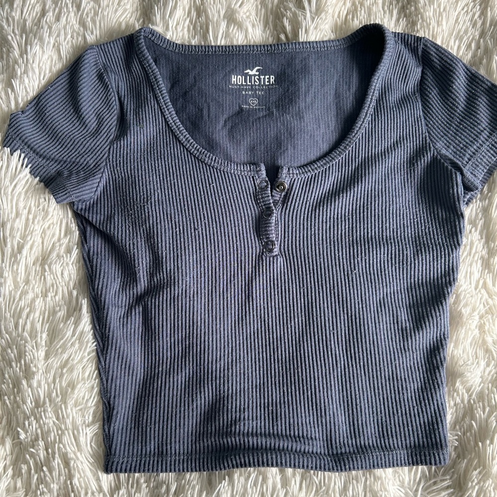 Hollister must have collection baby tee navy blue ribbed XXS with buttons